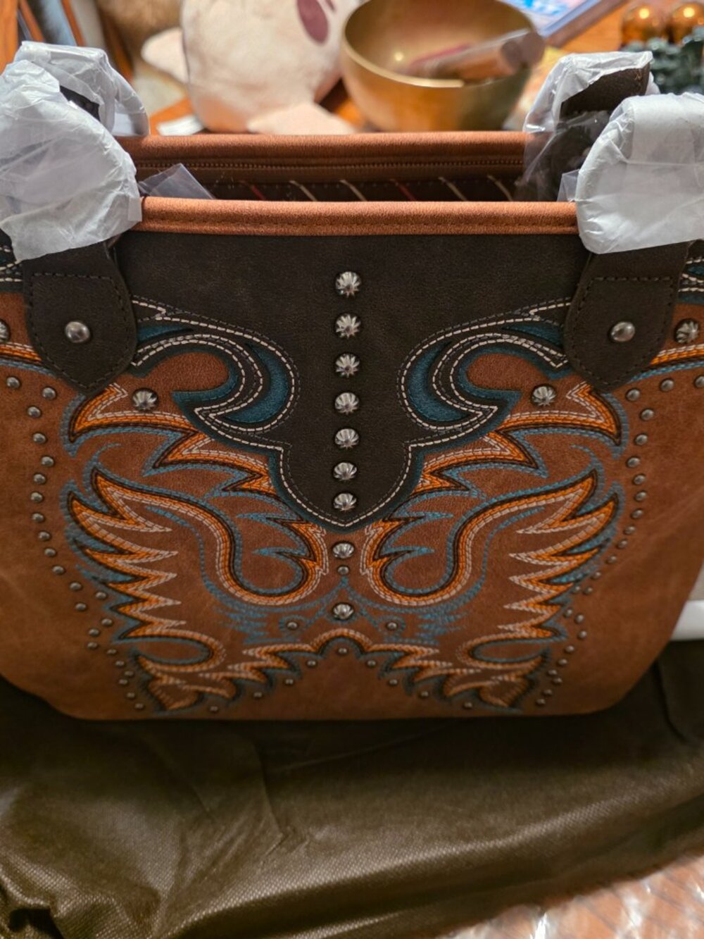 Montana West Embroidered Collection Concealed Carry Tote - Picture 3 of 9